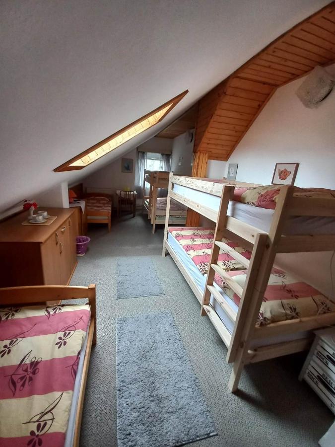 Restaurace A Penzion Maja Benecko Eksteriør billede