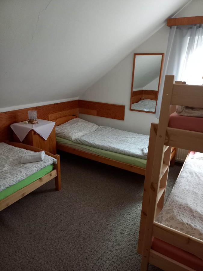 Restaurace A Penzion Maja Benecko Eksteriør billede